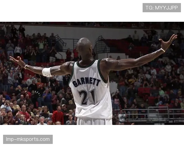 对比德雷蒙德，凯文加内特以篮下防守主导球队