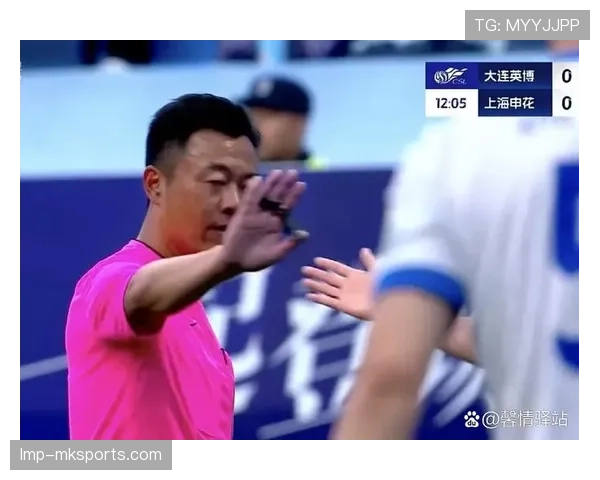 禁区规则：手球与拉拽何时判罚点球