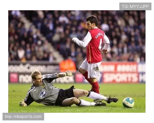 铲球判罚：触球先后与铲到人决定犯规的关键标准