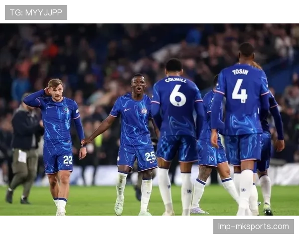 切尔西位置重叠严重，阵容优化受限，当前阶段战术调整面临挑战