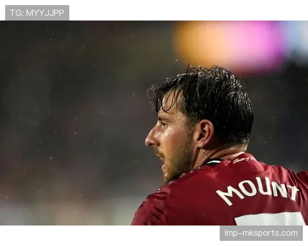 曼联重建过程问题显现，阶段性阵容调整对赛季稳定性面临考验